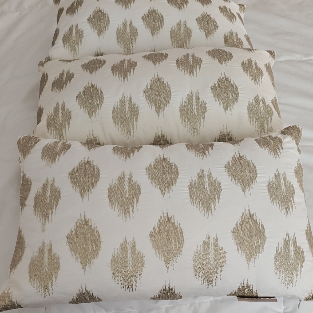 Gold and White Patterned Throw Pillows 10x16 With Zipper